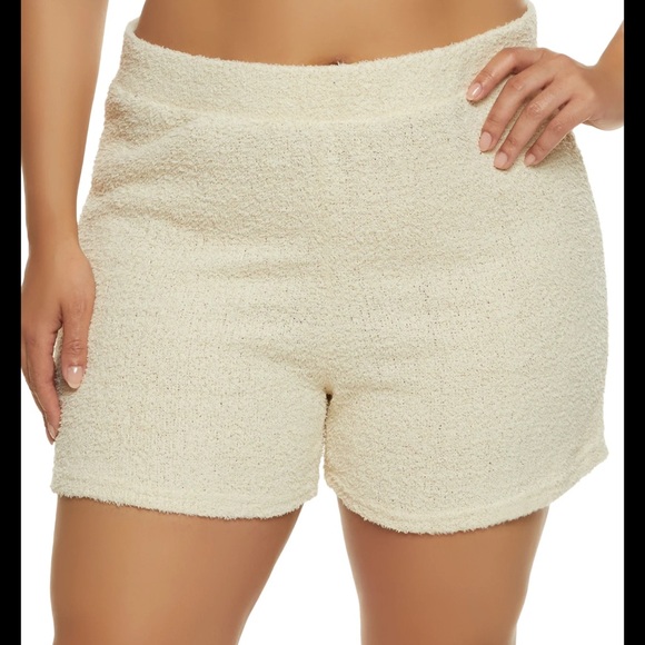 Scoop Pants - Elegant High Waist Cream Shorts